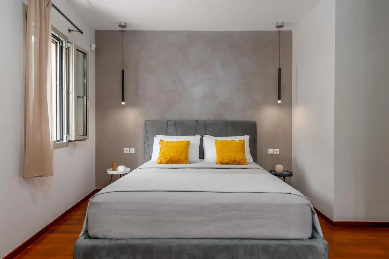 Napier Maisonette 阿尔戈斯托利翁 0*,  希腊